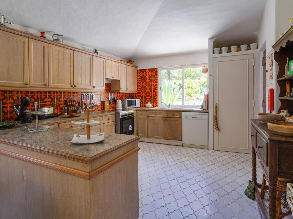 Roofed Villa In Albufeira With Private Swimming Pool Olhos de Agua  Room photo