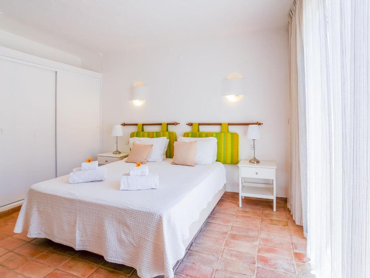 Roofed Villa In Albufeira With Private Swimming Pool Olhos de Agua  Room photo